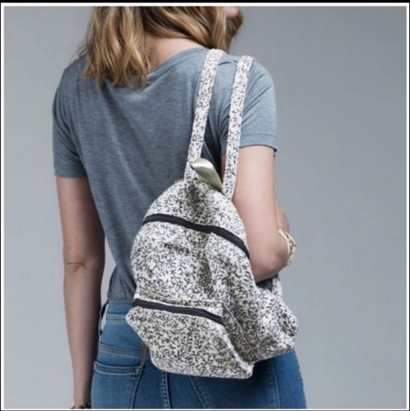 NWT Ruggine Leaf Vine small backpack - Picture 4 of 5